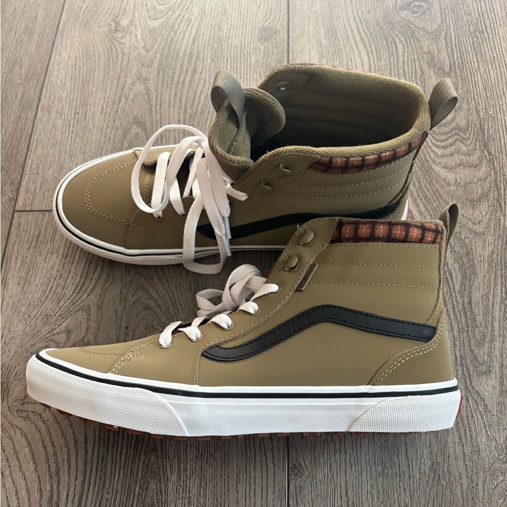 Vans Fillmore hi vansguard  boys shoes  High-Top Sneakers with White Laces